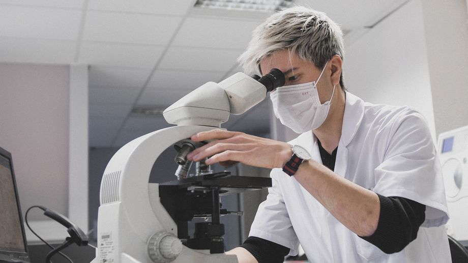 Coronavirus : une vidéo tournée à l'hôpital d'Elbeuf pour montrer comment le personnel fait face à la pandémie francebleu.fr/infos/sante-sc…