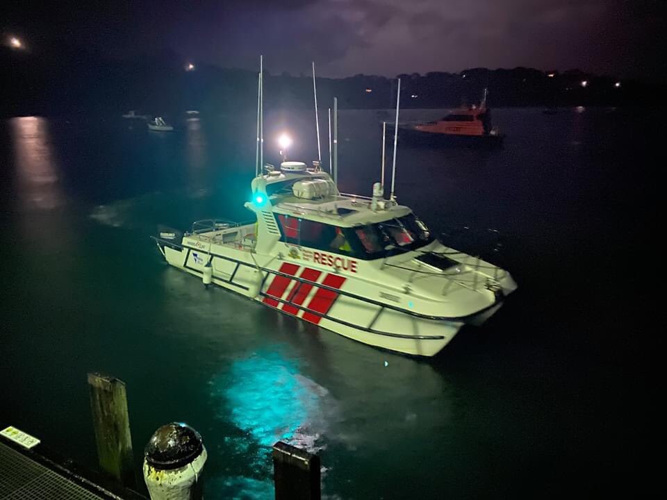 CGMelb's tweet photo. Emergency services continue to search for two men who failed to return to shore after going fishing in Westernport Bay on Sunday morning. Watpol, Coast Guard, VMR along with Victoria Police Airwing and AUSSAR https://t.co/adPs8cTANP https://t.co/RpsLwFo7XC