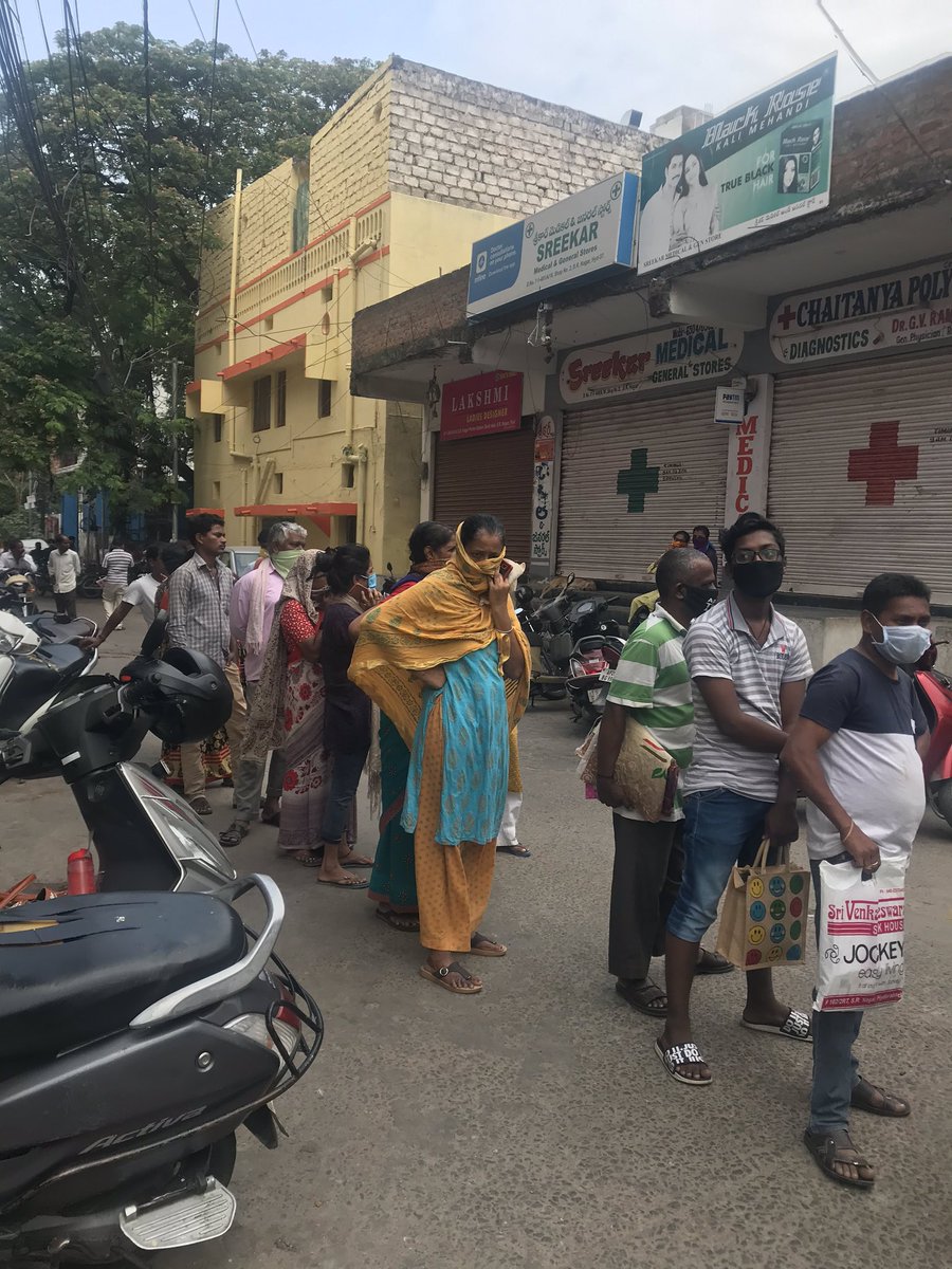 urstruly_Chaitu's tweet photo. @KTRTRS @KTRoffice Dear Sir, 
This is the situation near a ration shop at SRNagar just behind the PS. Despite being aware of the situation, they are risking the own lives and putting others lives too. Social distancing is seen nowhere here. Kindly take necessary measures. https://t.co/uKF9Qjwjfi