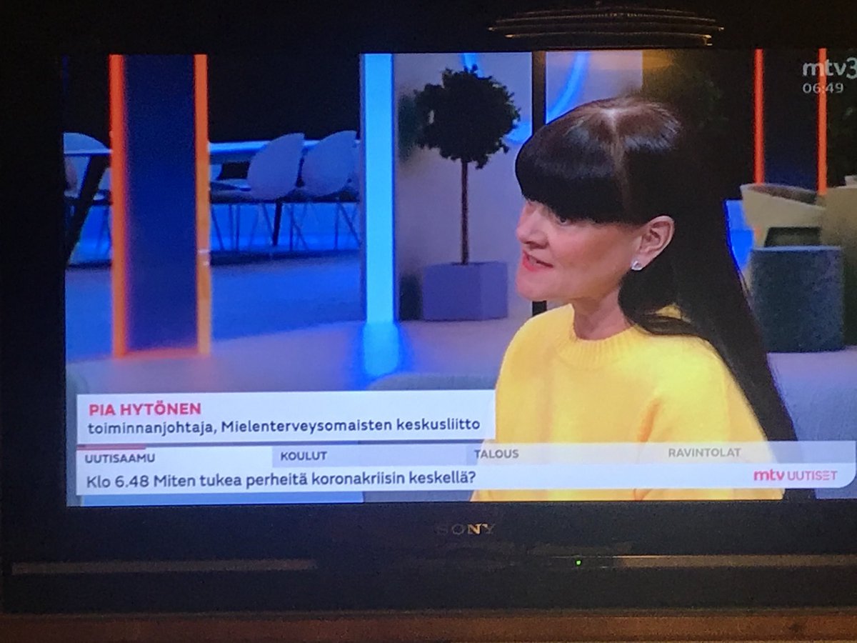 Tärkein viesti on, älä jää yksin. Jos kotona on #mielenterveys- tai päihdeongelmia, sitä ei tarvitse hävetä. Uskalletaan hakea apua ja tarjota tukea matalalla kynnyksellä. Huoli riittää. ⁦<a href="/PiaHytonen/">Pia Hytönen</a>⁩ ⁦@MTVUutisaamu⁩ #äläsuljesilmiäsi #eijätetäketäänyksin #covid19fi