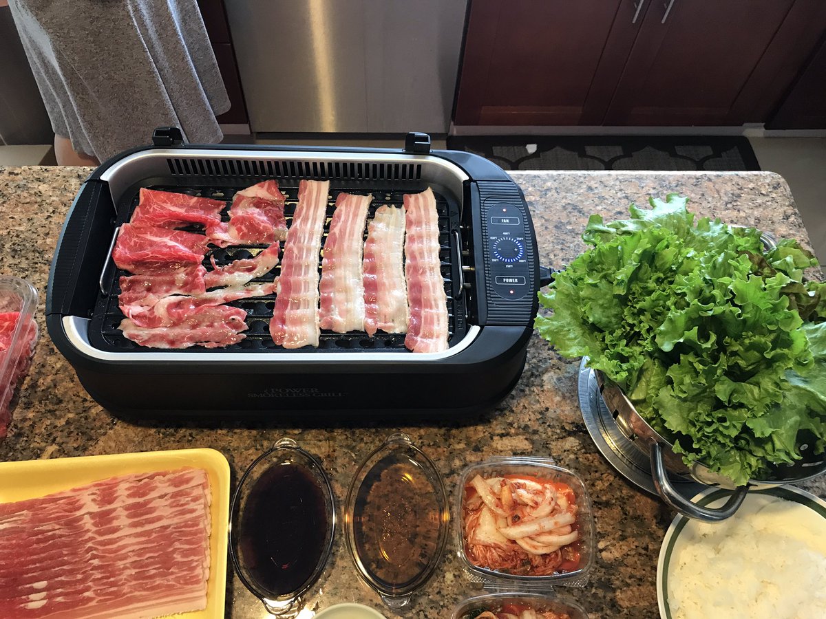 jocelle0911's tweet photo. When there’s no open resto to eat #kbbq. #samgy #korean https://t.co/iiPwzwkaaZ