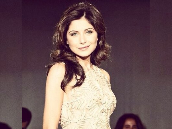 ANINewsUP's tweet photo. Singer Kanika Kapoor has been discharged from Sanjay Gandhi Postgraduate Institute of Medical Sciences (SGPGIMS), Lucknow after the report of her sixth test, came negative. (file pic) https://t.co/LpWEuHyLls