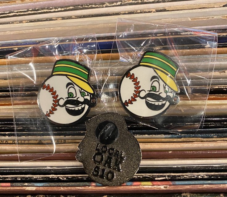 SandLot408's tweet photo. Small business shopping spree completed! Inspired by Red Legs but with a splash of Oakland! 

If you haven’t please check out @localoak510 online shop! Oakland owned and operated!!! 💚💪🏽 https://t.co/Nlew9IzW2V