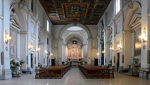 La Iglesia San Sebastiano fuori le mure es muy bonita, y tiene reliquias (incluso otra marca de los pies de Jesús), y acceso a las catacumbas de San Sebastiano. Una columna extraña decora el frente de la iglesia.