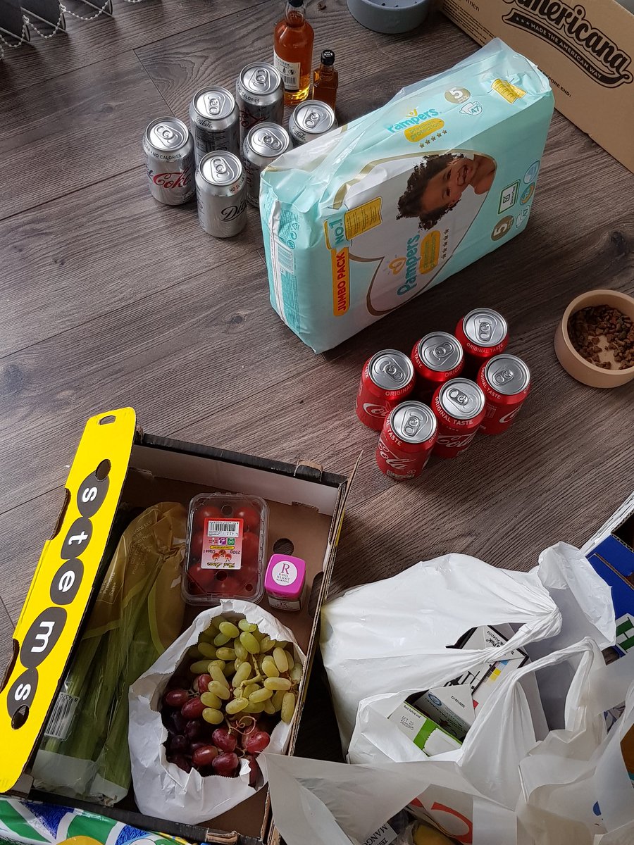 Jeanette272's tweet photo. @Tesco Shame you couldn't help me when my order got cancelled yesterday, only trying to shop for 12 vulnerable families while being vunarable myself thank good there are people out there that want to help Your computer said nooo thats not a community #Disgraceful #prioritycustomer https://t.co/9hXvOcbPQ6