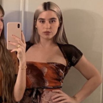 sweetclemmieee's tweet photo. #newclempic me actually looking girly https://t.co/4NdAeRKYM7
