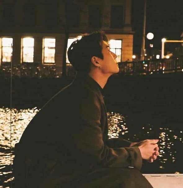 i_am_dans's tweet photo. #MyDaySelcaDay 
We're looking at the same sky... aren't we? 😽🦊
#Day6 #데이식스 #YoungK #KangBrian https://t.co/RMrMBpoIAL