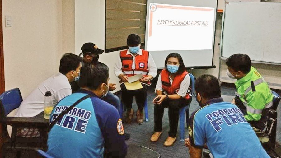 VicoSotto's tweet photo. Our frontliners are physically mentally &amp; emotionally drained. They serve w no complaints. Grabe ang dedikasyon nila.. yung iba pinipilit na naming magpahinga rin!

But we can't forget their wellbeing.

Thank you @philredcross for conducting #psychosocial support sessions for us. https://t.co/Cf8qMeH86R