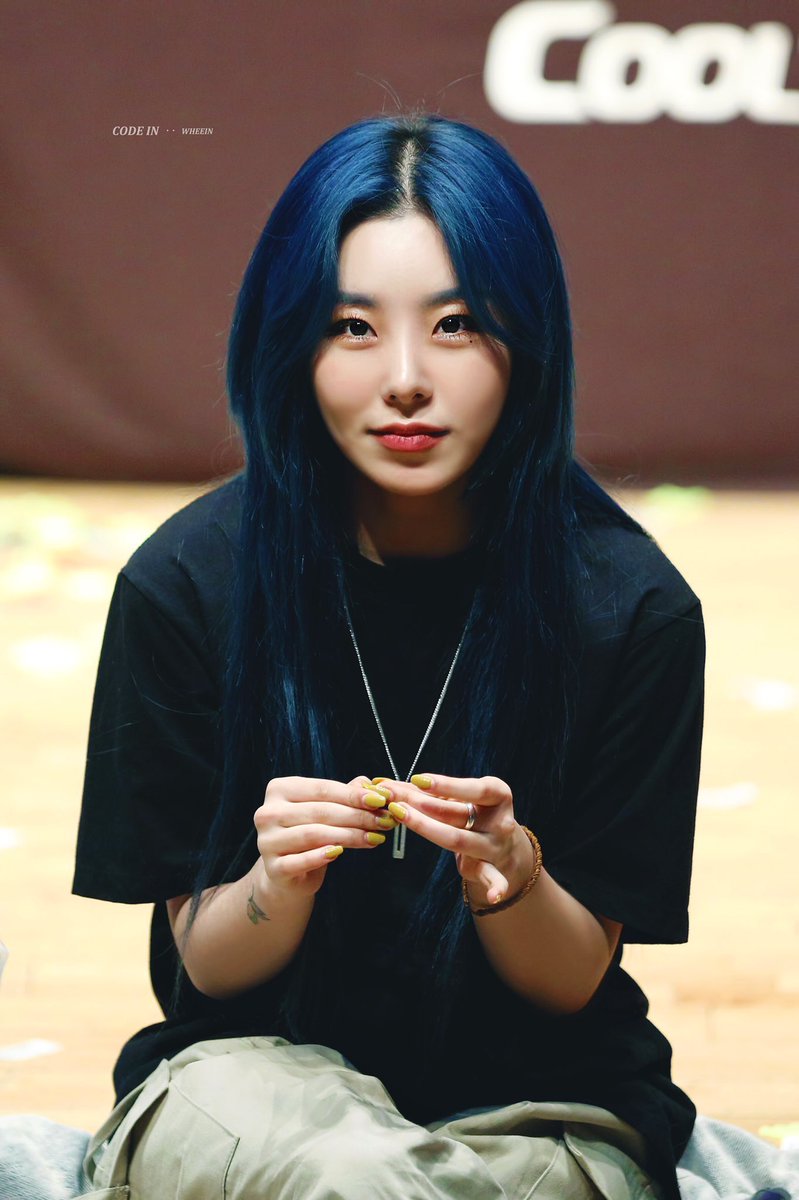wheeix's tweet photo. wheein: excuse me?!?!??? https://t.co/XftxLoQLm1