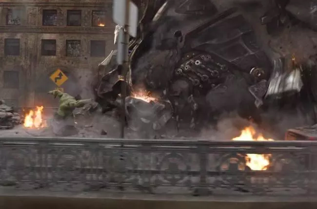 Realmente, de lo mostrado en las películas, sólo Flash es más rápido. Lo más que ha hecho Hulk fue matar un Leviathan de un golpe y sostener un edificio en Endgame. Thor mantuvo abierto el iris en Nidavellir... pero no creo que sea más difícil que mover placas tectónicas (7/8)