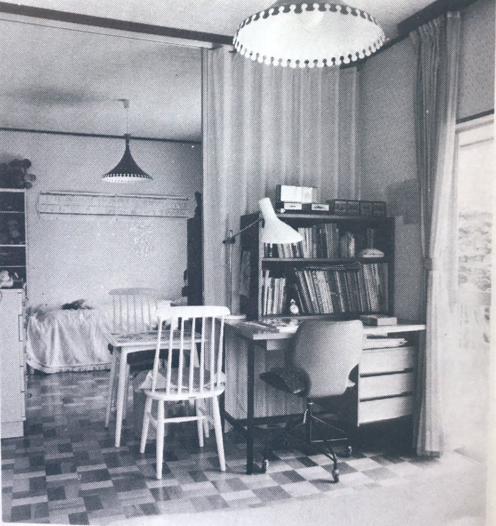 雑貨奥様 昭和48年 部屋別 設備 インテリアのすまい 上手なまとめ方 より 部屋別 設備 インテリア計画 の子ども部屋です 自分の部屋がもらえたのは小6の時 勉強机が2枚目写真とそっくりでスチールの赤色でした 夏ベタつき 冬冷えるので 中学