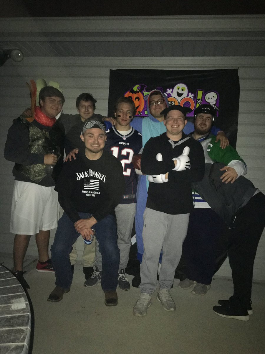 bruno_tesoro's tweet photo. Miss hanging with the boys https://t.co/xU2IdW4DIm