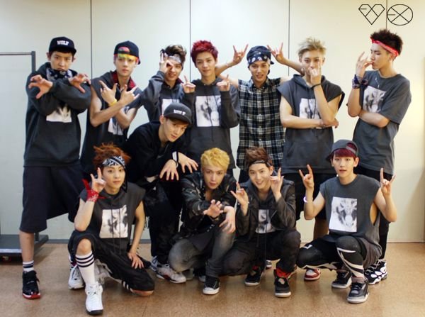 FadelDokyungsoo's tweet photo. "여전히이러면."
#EXO
#EXOOT12
#ExoWolf https://t.co/LbbzFFStLM
