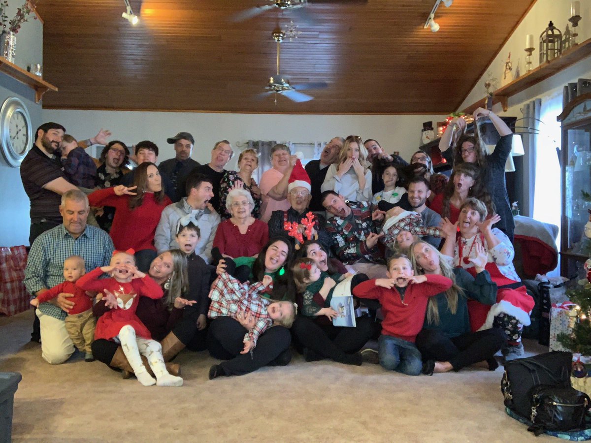 I also had the realization that I haven& #39;t been with my entire family in almost a month. FaceTime is great but I miss the hugs from my little sunshines and the laughs around my grandmas dinner table.Here are some pictures of most of us from Christmas!