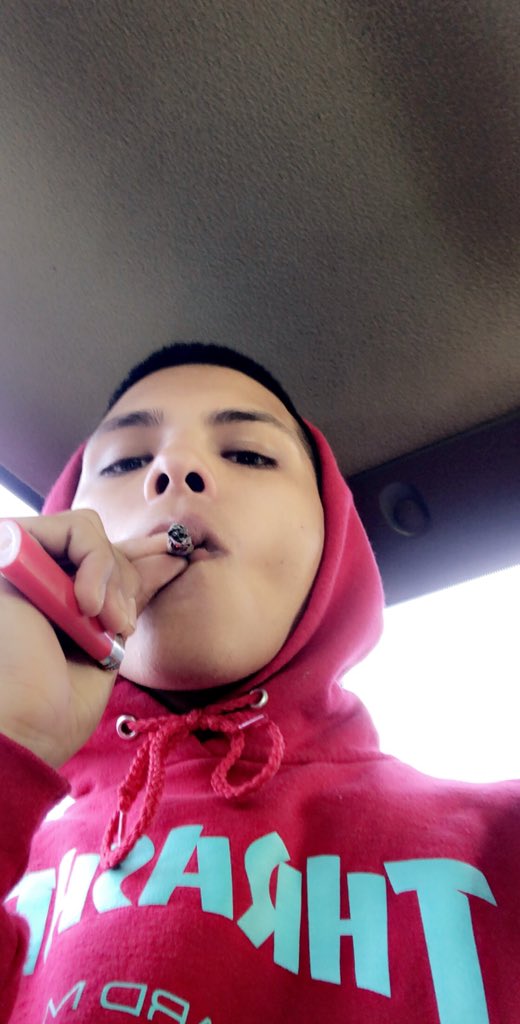 peedroo26's tweet photo. Still 2 blocks away you can smell my smoke 💨 https://t.co/vVcdbF5qwc