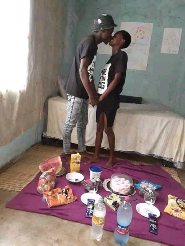 tselana44's tweet photo. Day 11 chees to us who are dating neighbour's  daughter #Day11ofLockdown https://t.co/YC6yL4f28n