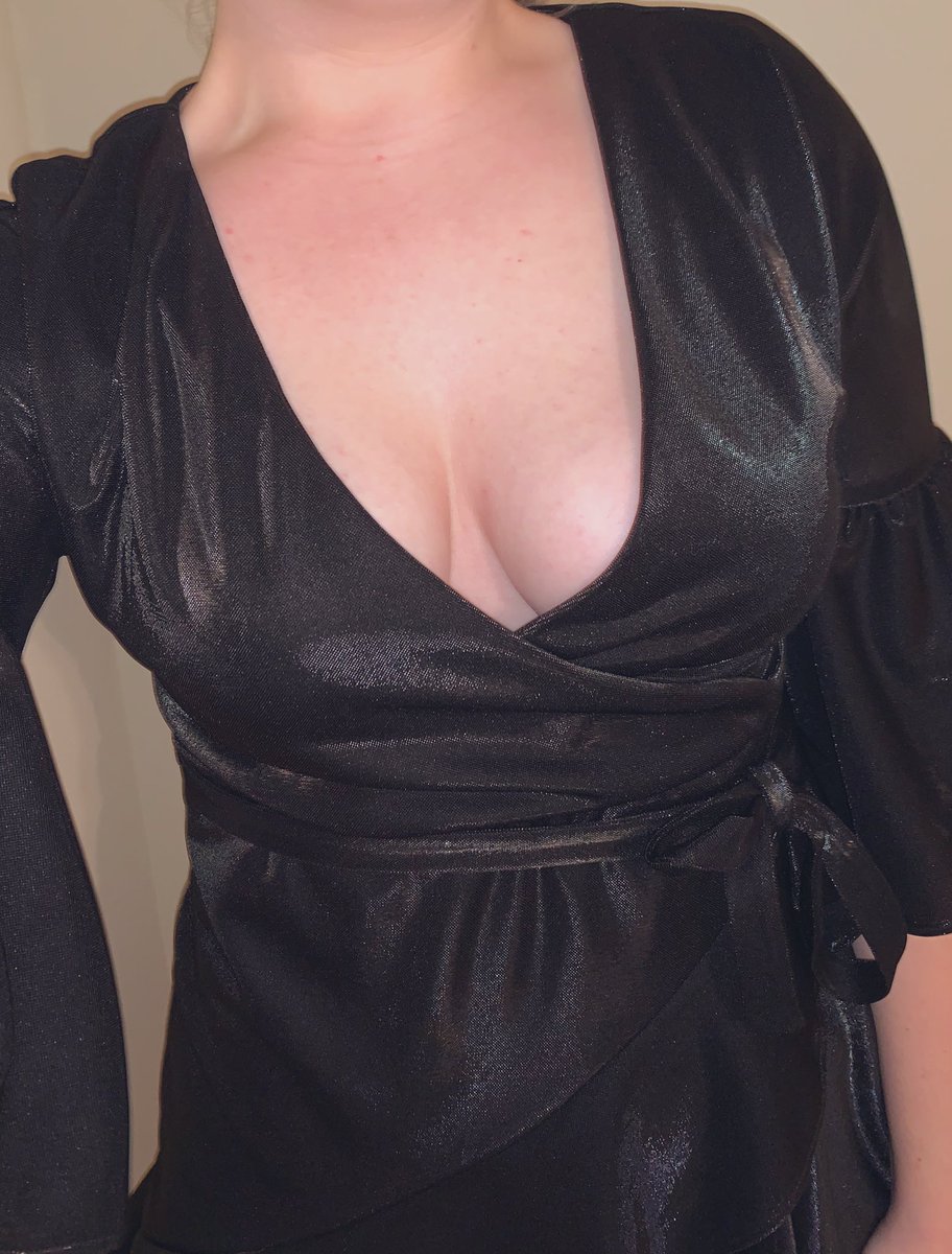 QueenKayleeM's tweet photo. Got some new dresses! Which one is your favorite? 💖 https://t.co/B7miJtNgUU