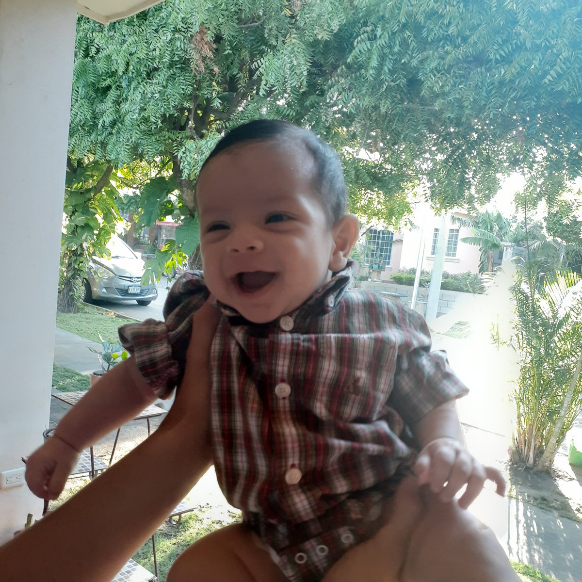 Fercas__'s tweet photo. Escuchar sus carcajadas me da tanta felicidad. Es increíble como se va desarrollando, me siento muy emocionada e impaciente por verlo crecer y disfrutar cada momento a su lado. Mi baby Lucas es mi vida y lo amo con todo mi ser 💕🥰 https://t.co/7bgbBCVg75