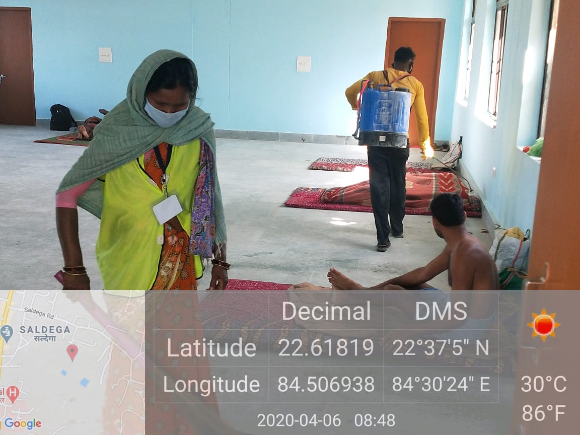 dc_simdega's tweet photo. सिमडेगा जिला के सभी सार्वजनिक स्थलों तथा क्वॉरेंटाइन केंद्रों का सही तरीके से प्रतिदिन किया जा रहा है रासायनिक दवाओं के छिड़काव के माध्यम से सैनिटाइज।
@JharkhandCMO 
@HemantSorenJMM 
@BannaGupta76 
@MoHFW_INDIA 
@WHO 
@Simdega_Police 
@ISimdega https://t.co/plxYcR0iuu