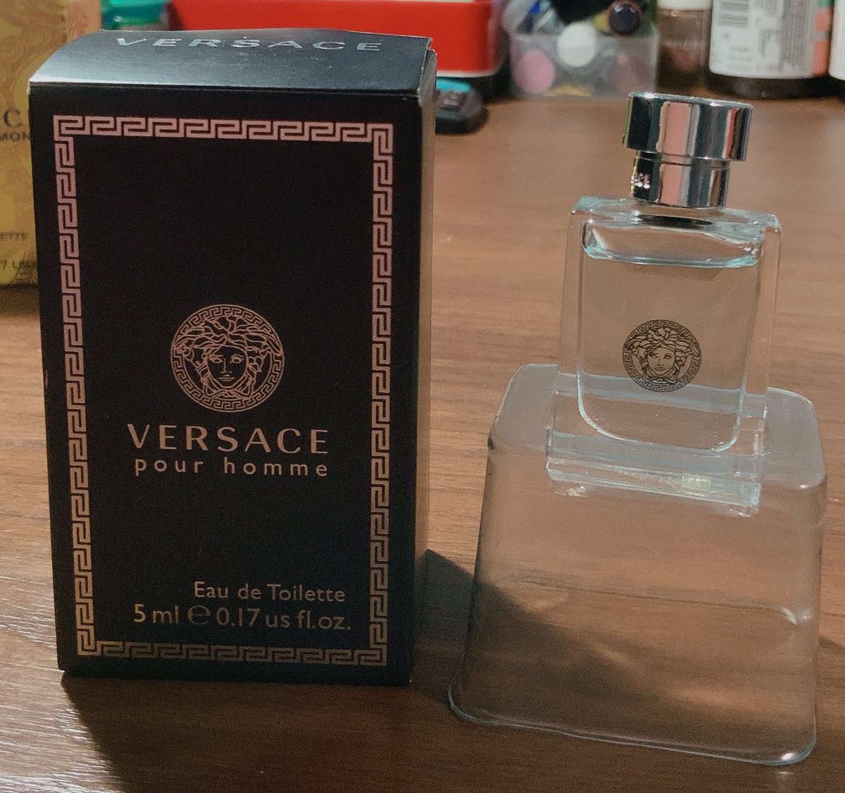 fbo3y's tweet photo. #พร้อมส่ง 💌
ปล่อยของค่า เป็นน้ำหอม Miniature ของ Versace ที่นุซื้อมาจากduty free ค่าของแท้แน่นวล💯 ปล.ไม่ค่อยได้ใช้ อาจจะมีอายุซักนิดแต่เค้าเก็บไว้อย่างดีค่ากลิ่นไม่เก่าแน่นวล 
🤩ค่าตัวหน่องตัวละ 300 
📮Ems50
DMมาถามเพิ่มเติมได้ค่า
#น้ําหอม #น้ําหอมมือสอง #น้ำหอมจิ๋ว #ส่งต่อคสอ https://t.co/2Z5XkKQ2NR