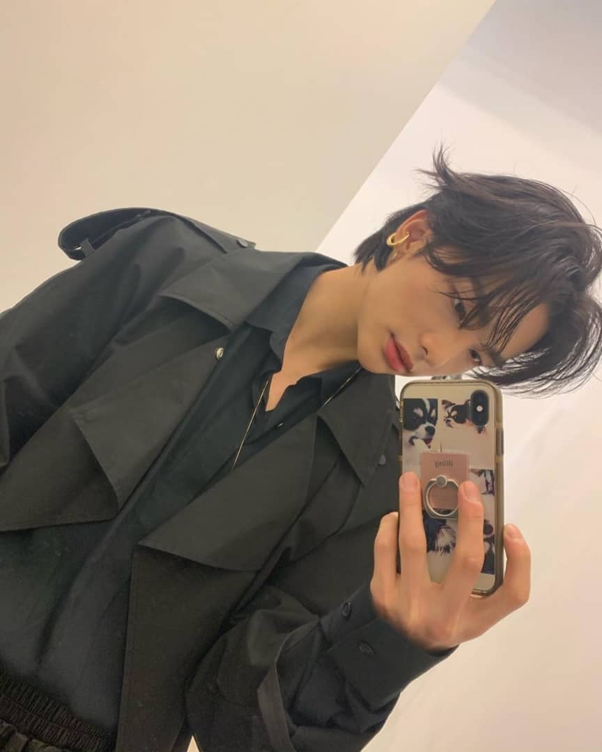 Hwang Hyunjin as Siti Nur Huda- instafamous (selalu buat ig live nak katakan tiap hari nk buat)- tinggi (mcm model)- kuat nangis sbb tgk kdrama punya pasal - suke gi shopping- suke gaduh dgn Hani tpi nanti baik balik- " FolLow mY iNsTagRaM y'aLL "