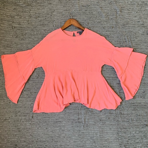 Takeapeekhere's tweet photo. So good I had to share! Check out all the items I'm loving on @Poshmarkapp from @PrivateClosetBH @Andrea53189691 #poshmark #fashion #style #shopmycloset #oliviajaymes #chelseatheodore #valentinogaravani: https://t.co/xqVAuQ5olq https://t.co/9hXbgVuapr
