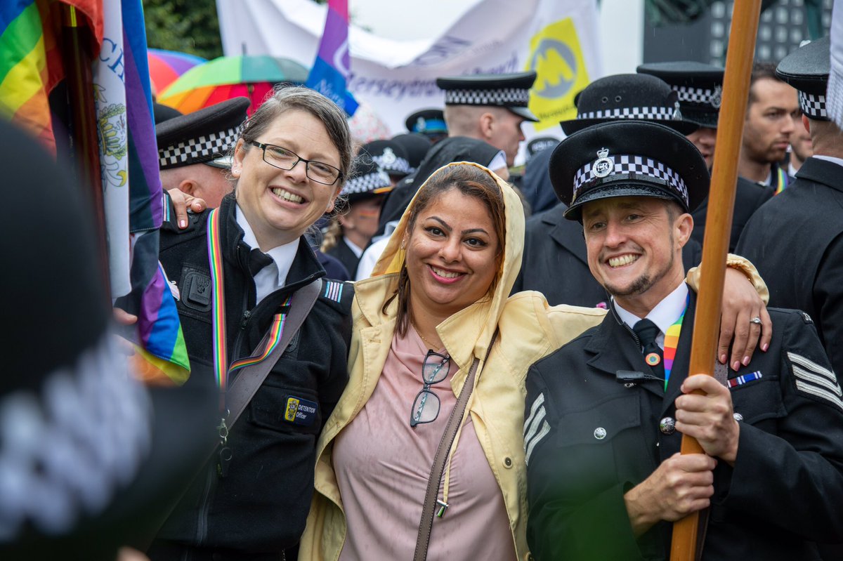 @CCLGBTnetwork @cheshirepolice @CheshPoliceHR @CCMNUK @07ChristianPol @CCWomeninPolice @DCCJulieCooke @DarrenMartland @suptjomarshall Joining forces at #liverpoolpride2019 #StrongerTogether 🌈