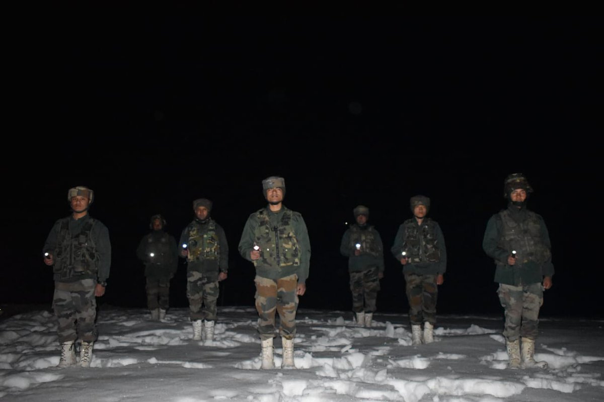 adgpi's tweet photo. #IndianArmy soldiers light up the environment in inhospitable terrain while standing guard at our frontiers and express gratitude to the corona fighters.

Let us fight #COVID19 together.

#HarKaamDeshKeNaam
#SayNo2Panic
#SayYes2Precautions
#SayYes2Precautions https://t.co/1VSZKVJJVL