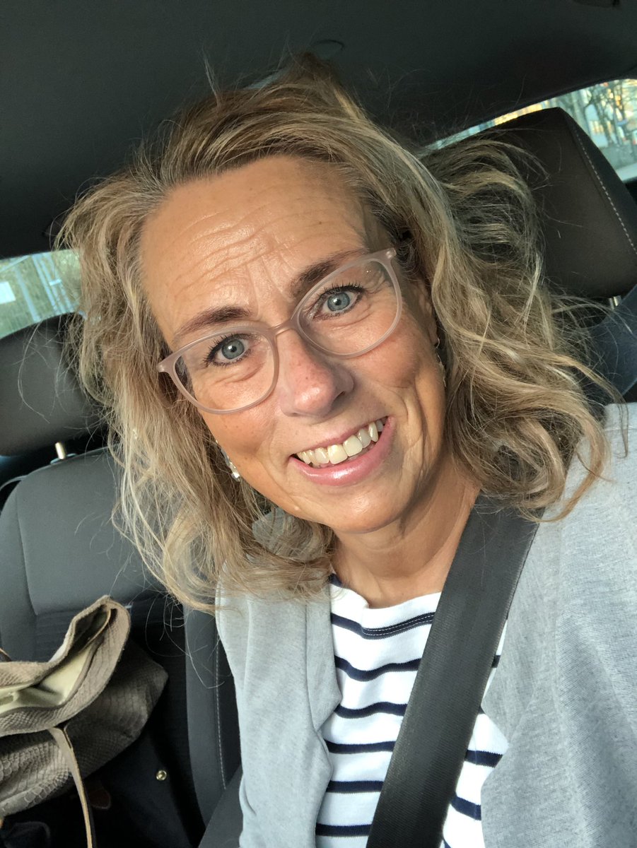 Kathari37057708's tweet photo. Guten Morgen, ein kurzes „Hallo“ von mir, mit einem #Montagslaecheln ... mir fällt es zurzeit sehr schwer, hier etwas positives zu schreiben...im privaten alles gut, alles andere könnt ihr Euch denken... TSCHAKA💕⚓️💕 einfach nur sprachlos... Euch einen guten Start 😘 https://t.co/rSMwaKc6w3