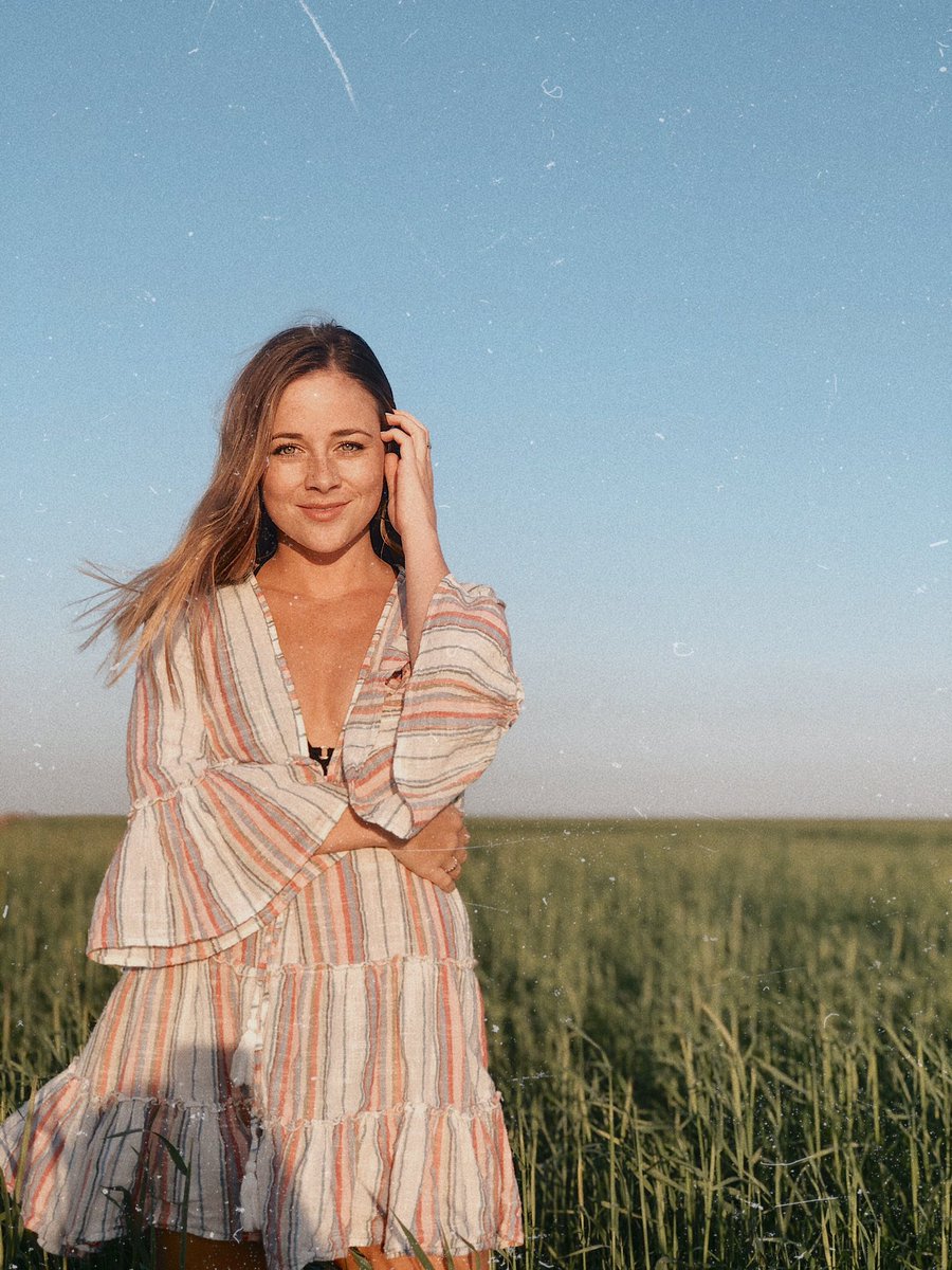 k4itlynnn's tweet photo. I wish I had an album to cover with these https://t.co/U05uFKCAAf