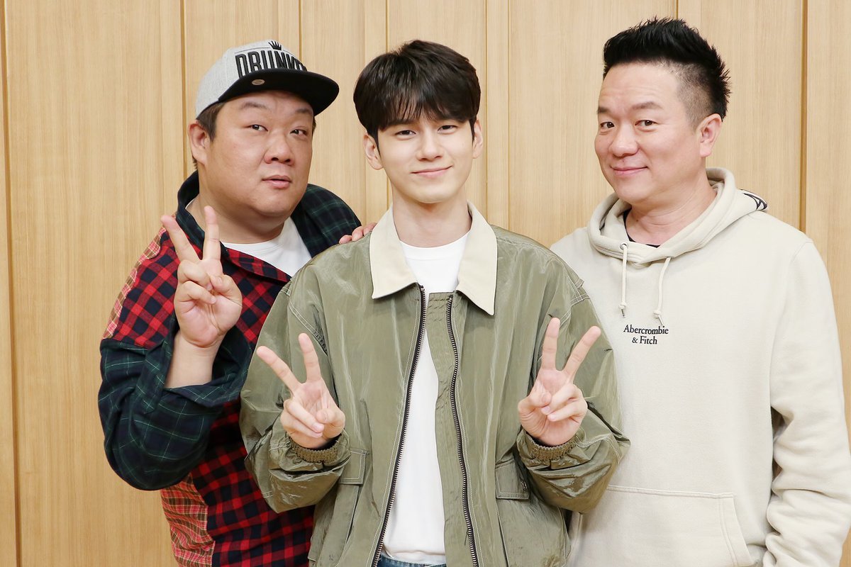 25th_Ong's tweet photo. Ahahahaha Seongwu looks so unreal that people said this is a life-size cardboard 😂😂😂
#옹성우 #OngSeongwu #CultTwoShow https://t.co/SsCDjmbAca