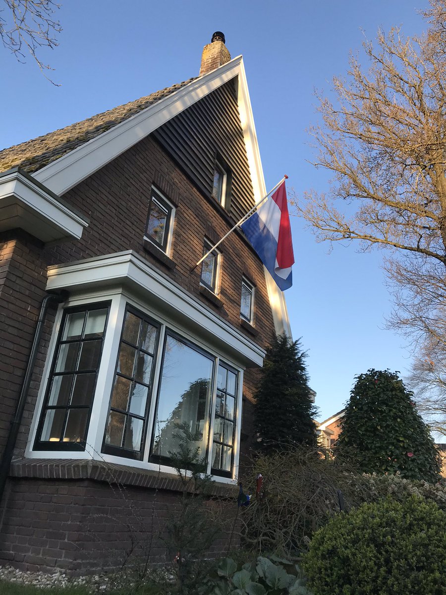 AlwinteRietstap's tweet photo. 75 jaar geleden was de bevrijding van het noord-oosten van onze @gemhardenberg Dankbaar voor de vrijheid! De vlag uit in eigen dorp #Bergentheim en #Brucht #Hoogenweg #Venebrugge #Radewijk #Hardenberg #Anevelde #Loozen #DenVelde #Collendoorn 1/2 vervolg https://t.co/PIb2qxwiGw