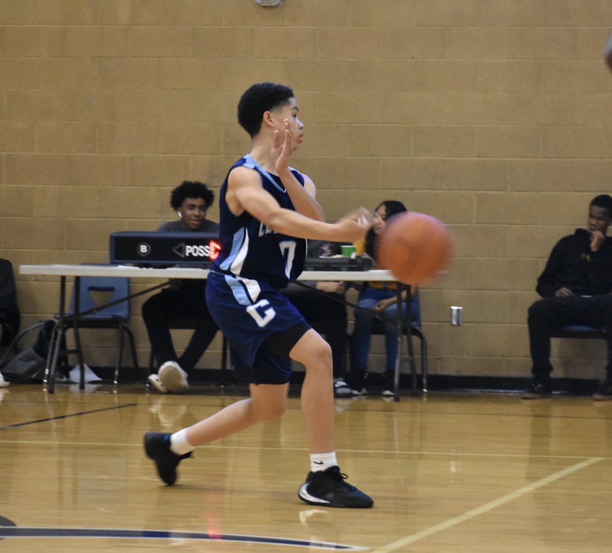ElijahBurney15's tweet photo. Dare to compete. Spent Freshman szn being a dog. Coming back to the hardwood bigger, faster and stronger. #cantwait #noholdbacks https://t.co/BNvQkI62Y1