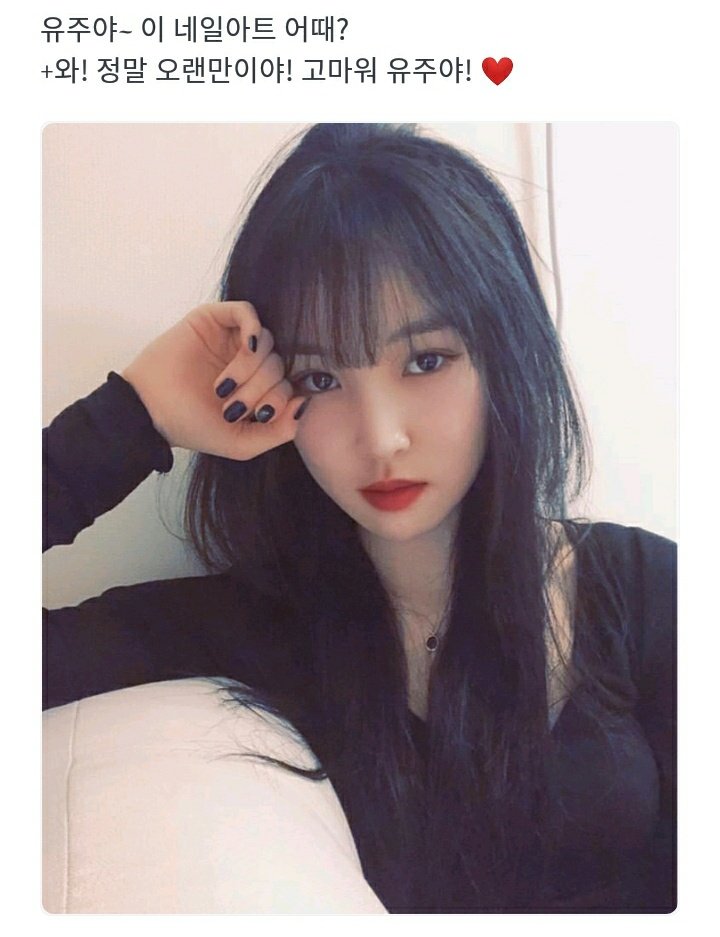: Yuju~ how about this nail arts? i just want to keep it rather than put it on my handsㅋㅋㅋ: Yuju unnie, do you still use this phone? yes! I'm thinking about changing it
