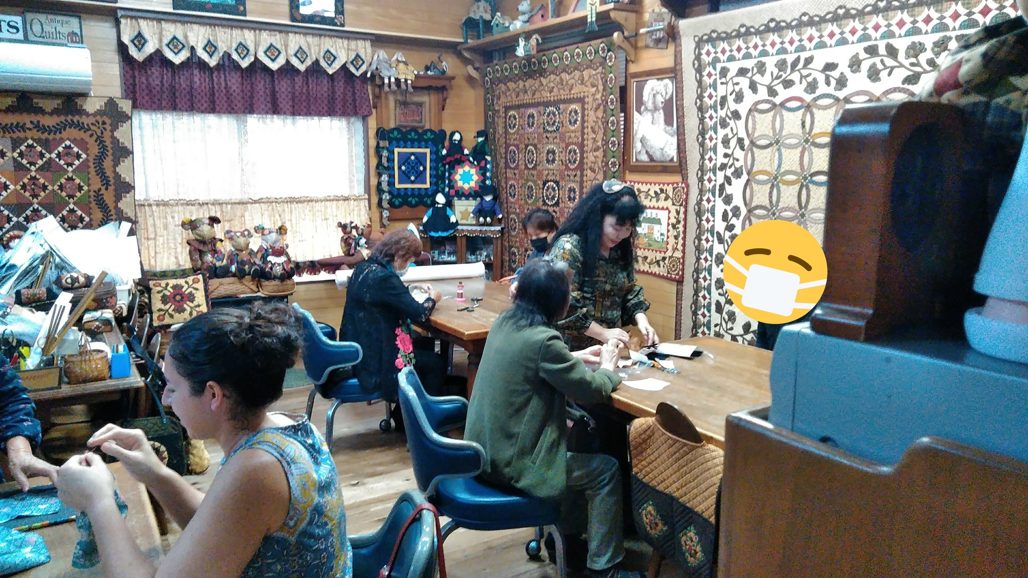 息子は まゆゆ命 宮城 ラジオ沖縄を 聴いて 手作りマスク に挑戦中 ラジオ沖縄 グーミー 竹中知華 キルトショップ ハートランド