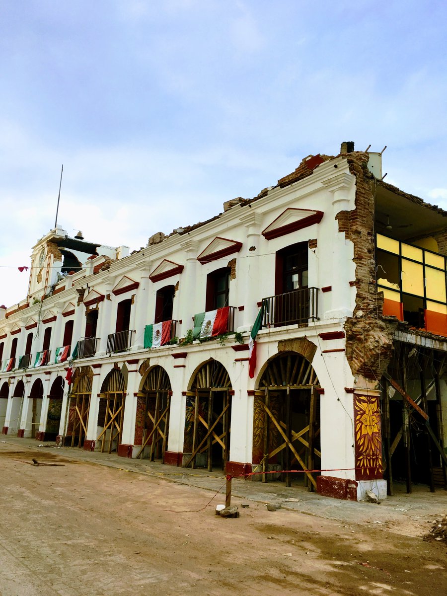 jacoborn's tweet image. and simultaneously implement innovative #explorative strategies. The findings suggest that #ambidexterity #strategies in #unsafe #institutional contexts represent an #organizational advantage for competing worldwide while surviving in such contexts.