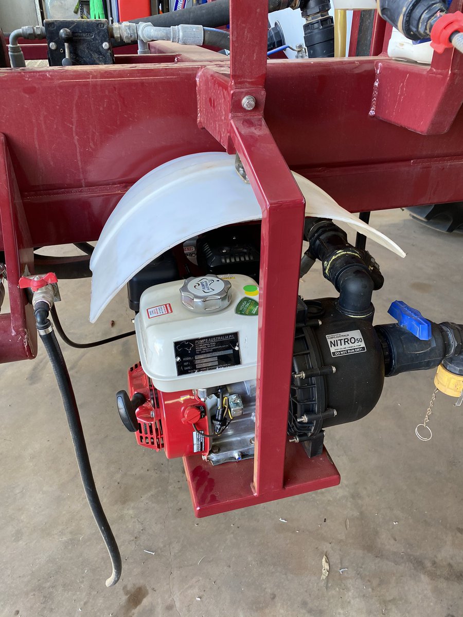 TimBarndon's tweet photo. Little cover for the new fresh water pump that dad knocked up. Gotta love those enviros handy for a lot of things😎😎👍👍 #seeding2020 #envirochallange #newpumpfeels #betterthennothing https://t.co/qU98lvtuk6