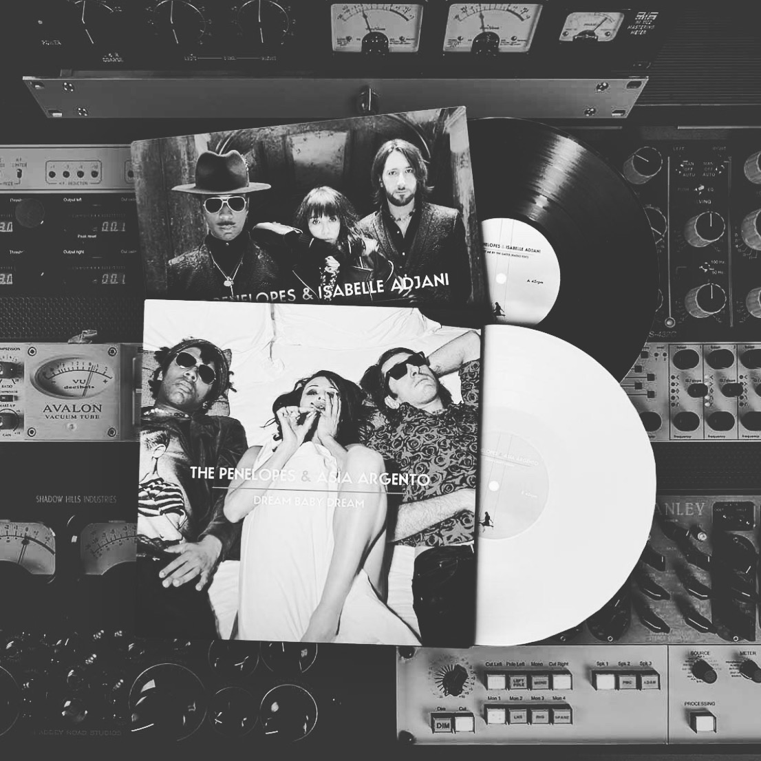 BowersWilkins's tweet photo. We want to hear from you. 

Take five to submit your top tracks and we’ll create the ultimate weekend playlist for your listening pleasure. Bonus points for tracks created at Abbey Road Studios.

Image credits @abbeyroadstudios @thepenelopes  
#TrueSoundMonday #bowerswilkins https://t.co/T40rLyDkaW