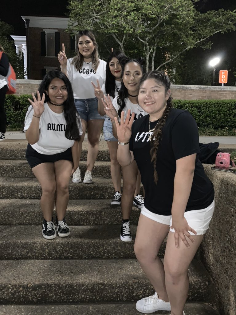 Jessy_Xaimara's tweet photo. Happy Founders day to all my amazing sxsters🐧💕Im so thankful for all the great people it has brought into my life🥰 #AX #Fall17 #Zeta https://t.co/erGQc0aFhT