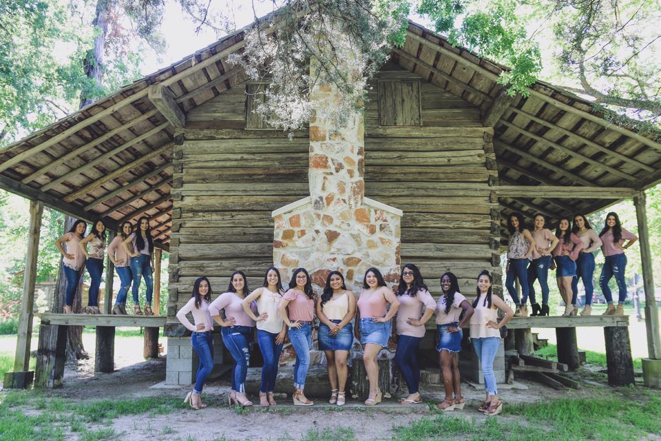 Jessy_Xaimara's tweet photo. Happy Founders day to all my amazing sxsters🐧💕Im so thankful for all the great people it has brought into my life🥰 #AX #Fall17 #Zeta https://t.co/erGQc0aFhT