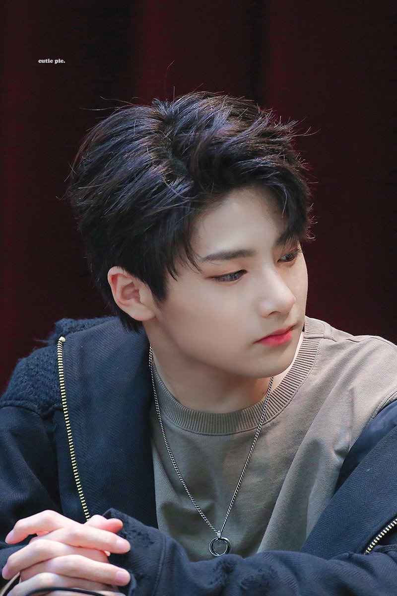 - day 96☆ y'all ever think about the jorehead (jeongin forehead)