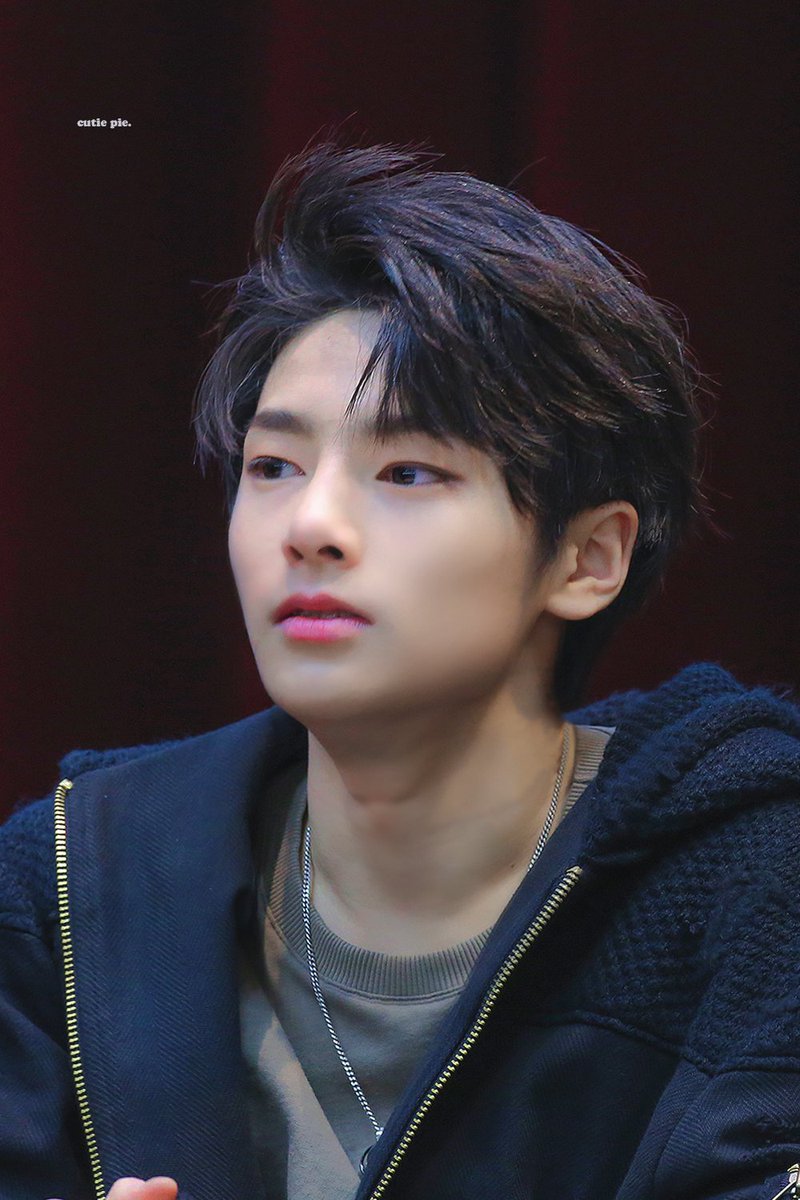 - day 96☆ y'all ever think about the jorehead (jeongin forehead)