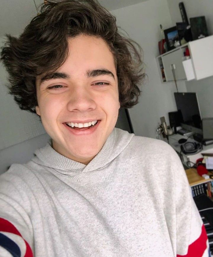 "you have that hometown smile  you have that look in your eyes  that says everything will one day  be alright " . @_alexanderstew -ᴵᴹ ᴵᴺ ᴸᴼᵛᴱ-