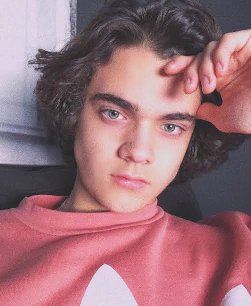 Looks like hes staring straight into my soul ,  @_alexanderstew can you please tell me what's the exact color of your eyes I wanna know is it blue ? Green ? Hazel ? Grey ?? You are so gorgeous