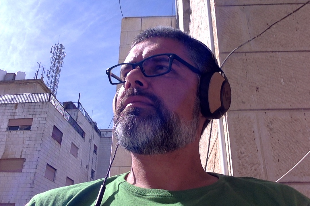 rharwood17's tweet photo. Its a bit toasty in my classroom today. ☀️ 🇯🇴 Bonus points for the pensive pose? 🤓 #distancelearning #acsammanjo #AfricaEd #COETAIL #MSDesignACS https://t.co/rm4GpnHV8w