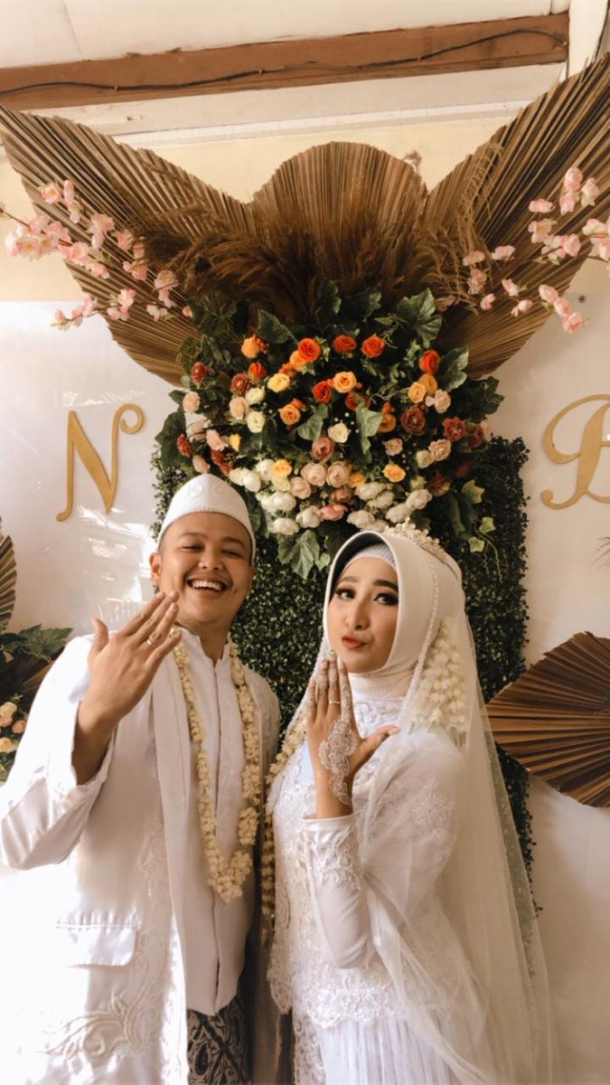 budibuuy's tweet photo. Alhamdulillah 
Walaupun lagi pendemi nih wabah tapi tetep bersyukur Sakrlanya berjalan lancar..
Pada intinya sedih karna Gabsa di saksiin Almarhum Bapak, Gabsa disaksiin Ibu juga dan juga keluarga terdekat.. Yaa gpp lah intinya gamau ambil Resikonya.. TS3 ✊✊#SobatCengkeh #SSIbu https://t.co/EO38l68a1u
