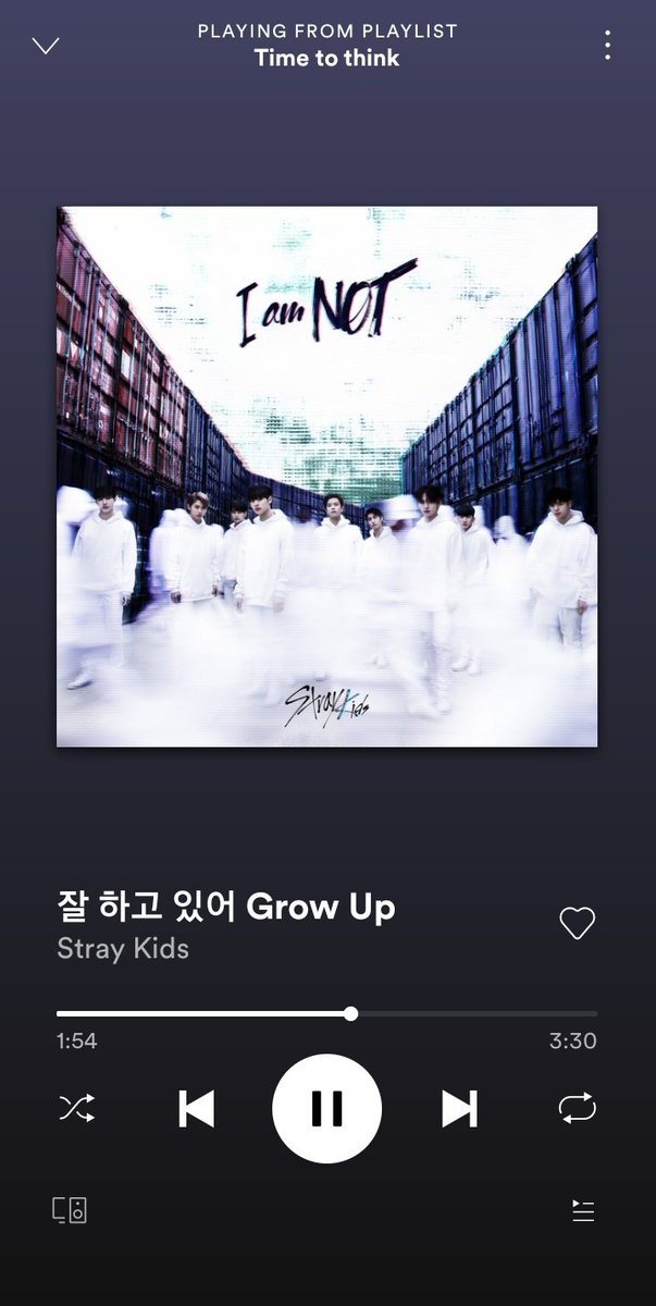 Straykids nih lagunya bisa dibilang "beda" dari grup -idol junior lain ya. Karna lagunya straykids kebanyakan (bahkan hampir semua cmiiw) tentang hidup. Apalagi lagu ini. Gue bukan stay, apalagi suka sama straykids awalnya. Anak JYP yang gue tau pun gen 2 sama (cont..)