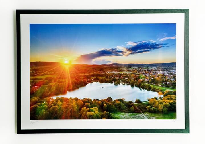 @bigladderdrone is auctioning this incredible framed picture of #petersfield on #petersfieldpulse Facebook page to raise money for Salvation Army whose efforts during this crisis have been amazing!! 🥰