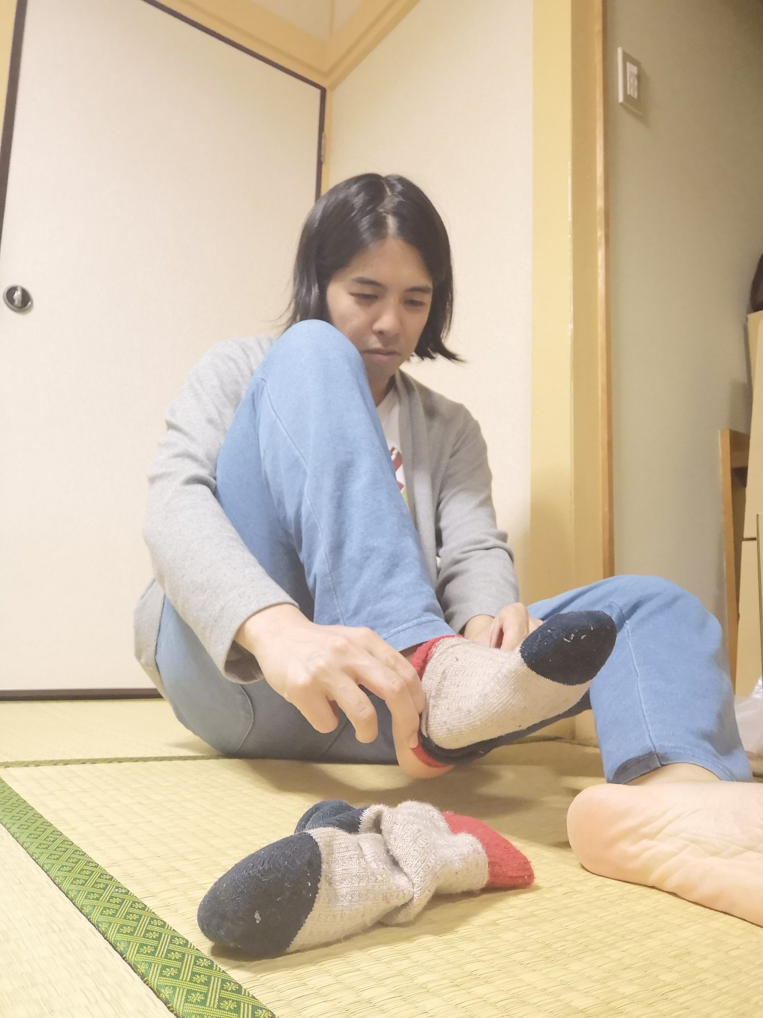 森本サイダー 許可なく人の家で靴下脱ぐ友達の友達 せつない人モノマネ T Co Pcljtrifv8 Twitter