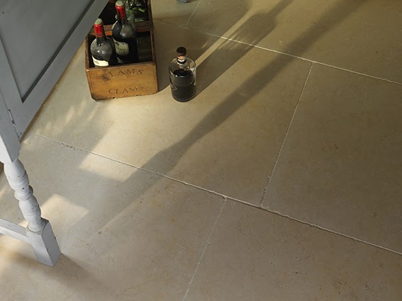 WHFlagstones's tweet photo. The Clifton sits comfortably in both new or old homes. Mellow cream tones result in a stone that blends into a multitude of interior design settings.
Available in 90cm &amp; random lengths from just £45 M2 + vat.
Order your free sample here; https://t.co/ybDDcTZVGp #HerefordHour https://t.co/YpX6K5bpWs